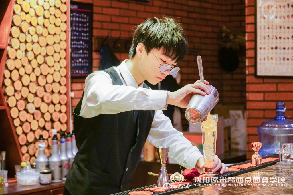 调酒技能培训哪里好