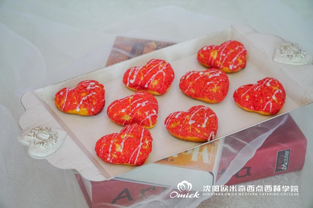 学烘焙选什么学校更合适