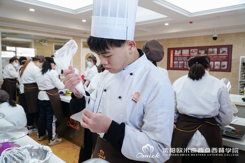 <b>学西点有年龄限制吗</b>