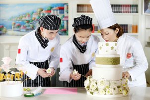 在技术学校学西点十个月出来工资怎样